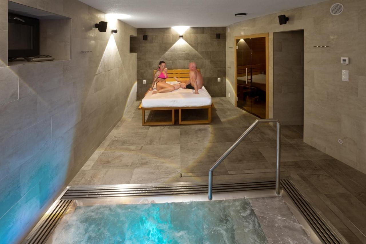 Ala Hotel Бистршице-над-Пернштейнем Экстерьер фото