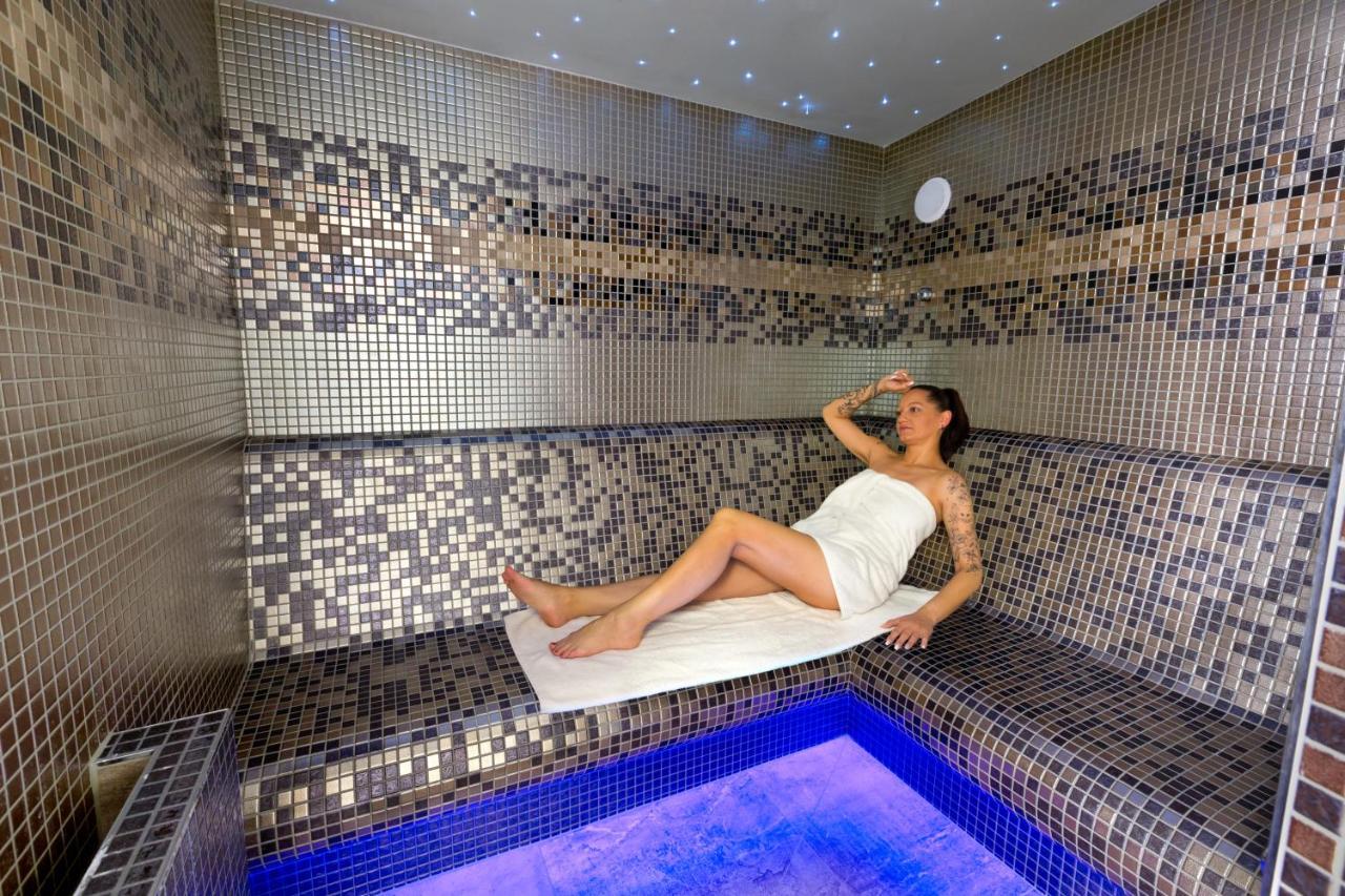 Ala Hotel Бистршице-над-Пернштейнем Экстерьер фото