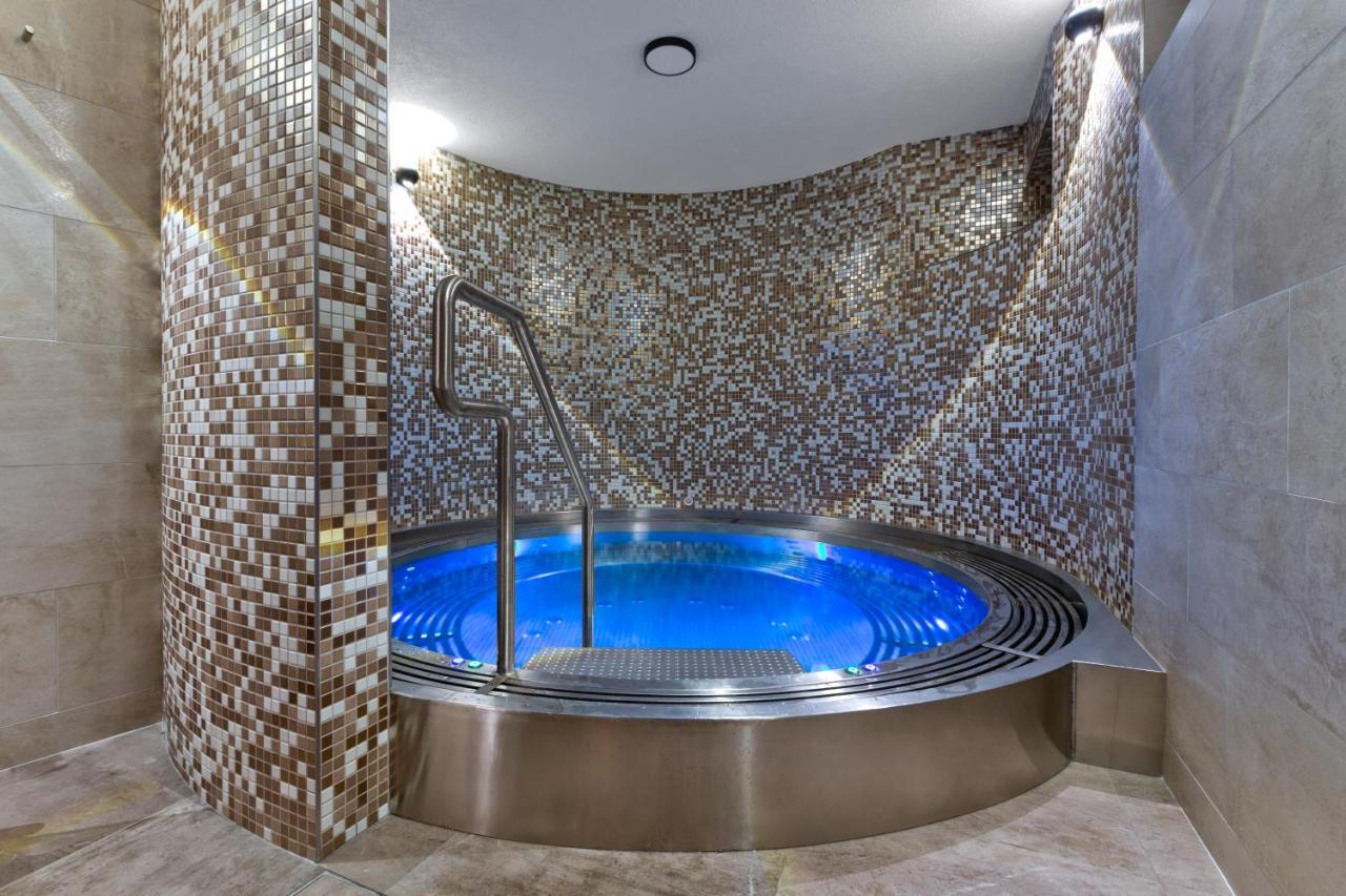 Ala Hotel Бистршице-над-Пернштейнем Экстерьер фото