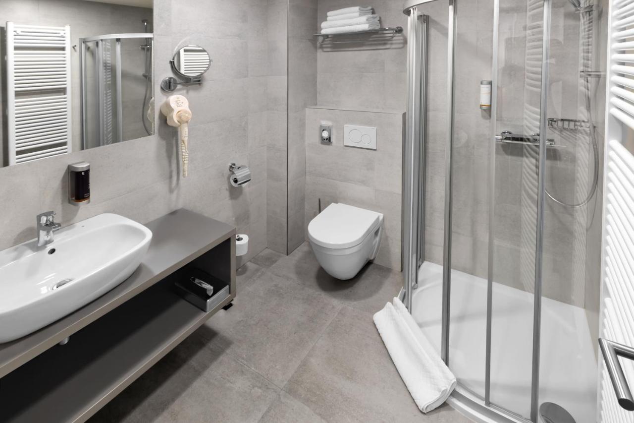 Ala Hotel Бистршице-над-Пернштейнем Экстерьер фото