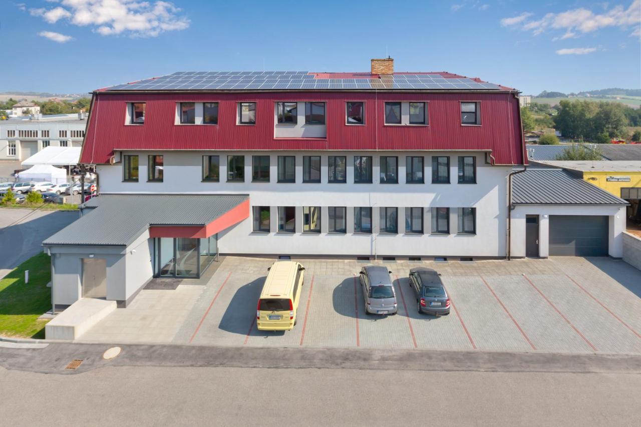 Ala Hotel Бистршице-над-Пернштейнем Экстерьер фото