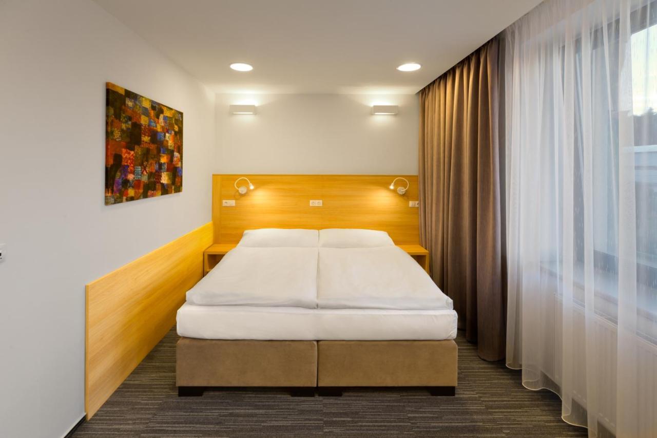 Ala Hotel Бистршице-над-Пернштейнем Экстерьер фото